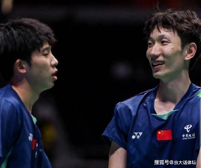 黄荻/刘阳2-0刘航益/吴永昌，顺利晋级中国香港公开赛16强