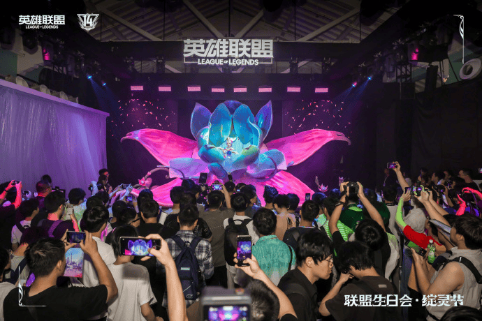 《英雄联盟》14周年，让“LOL大王”全都想起来了