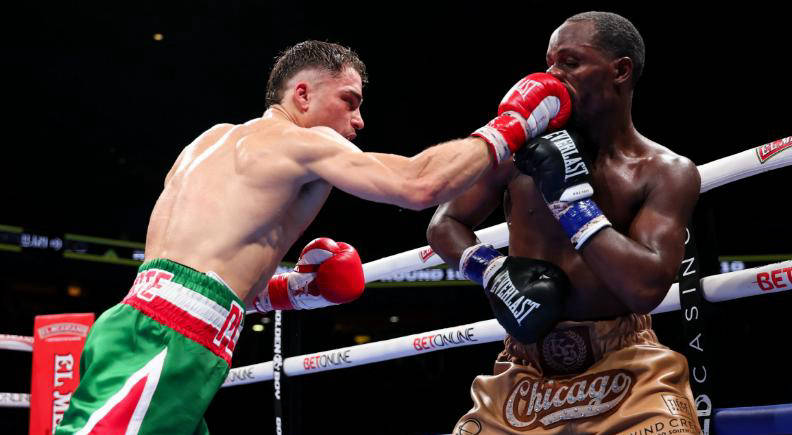 芝加哥拳击之夜：奥斯卡·杜阿尔特客场险胜小肯尼思·西姆斯