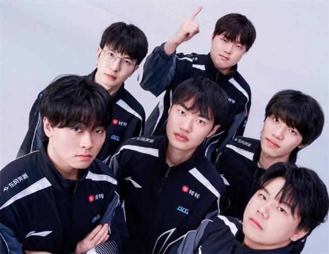 【一竞技1JingJi】LOL:S15全华班全军覆没 BLG团建聚会引质疑