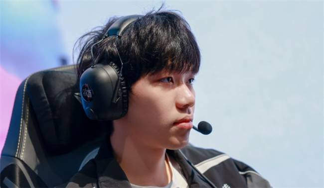 【一竞技1JingJi】LOL:S15全华班全军覆没 BLG团建聚会引质疑