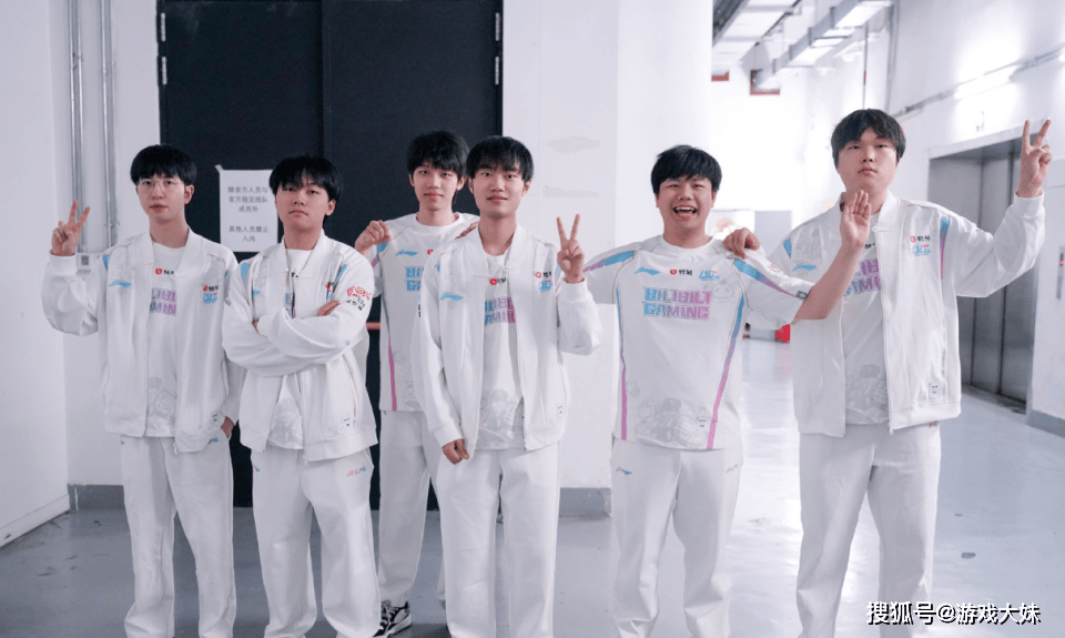 BLG赛后采访教练破防,被问BP思路后,直接表示问题太尖锐