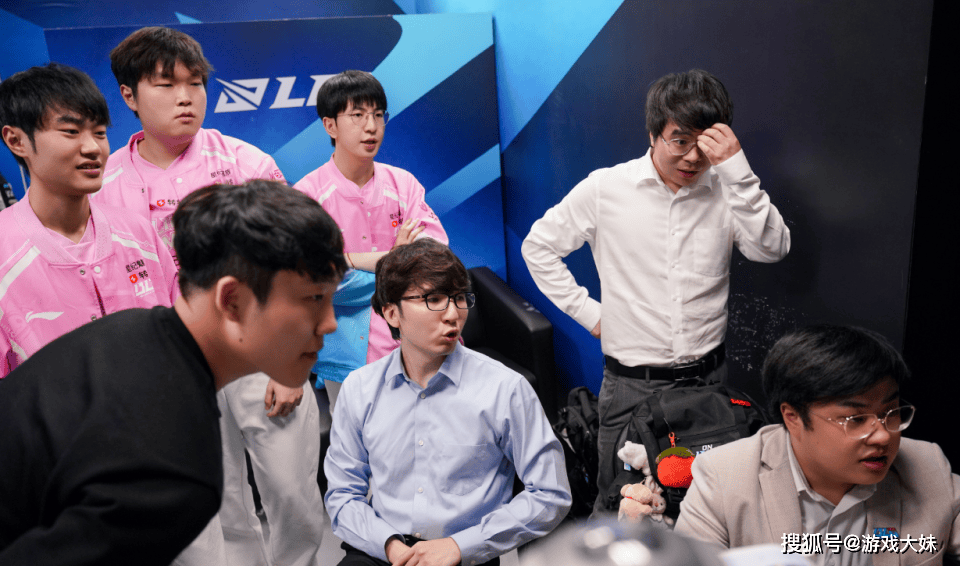 BLG赛后采访教练破防,被问BP思路后,直接表示问题太尖锐