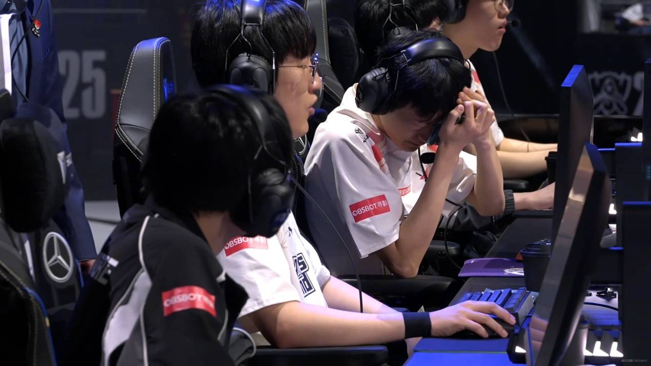 LPL上演绝望一幕!解说现场痛哭,二路哀声一片,真正的末日来了