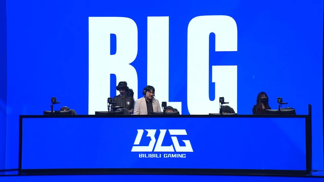 LPL上演绝望一幕!解说现场痛哭,二路哀声一片,真正的末日来了