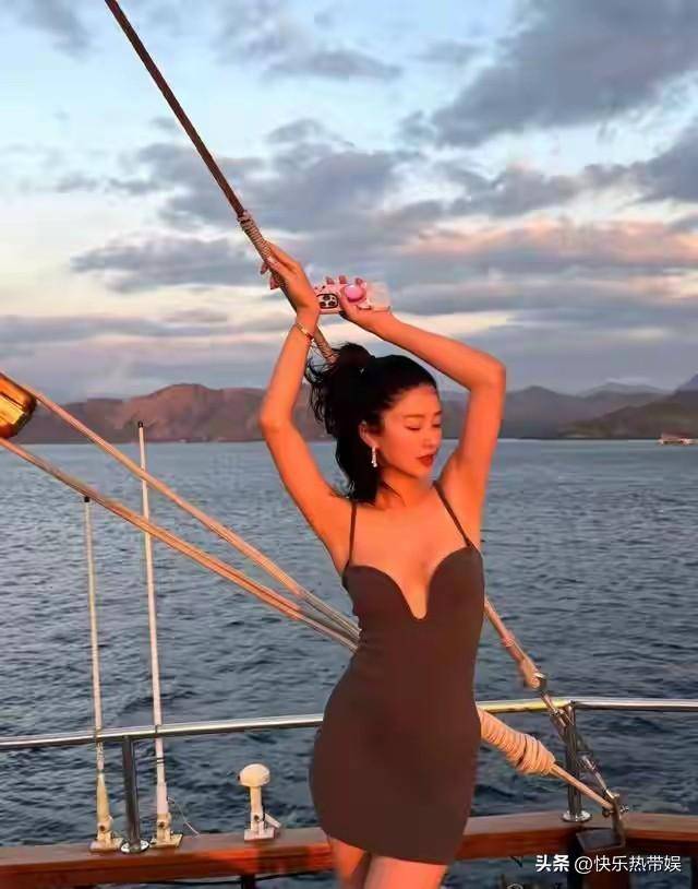 杨采钰晒美照回应皮肤显黑,与小男友秀恩爱无后续,疑未被认可