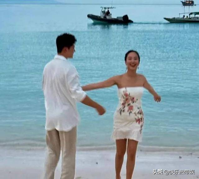 杨采钰晒美照回应皮肤显黑,与小男友秀恩爱无后续,疑未被认可