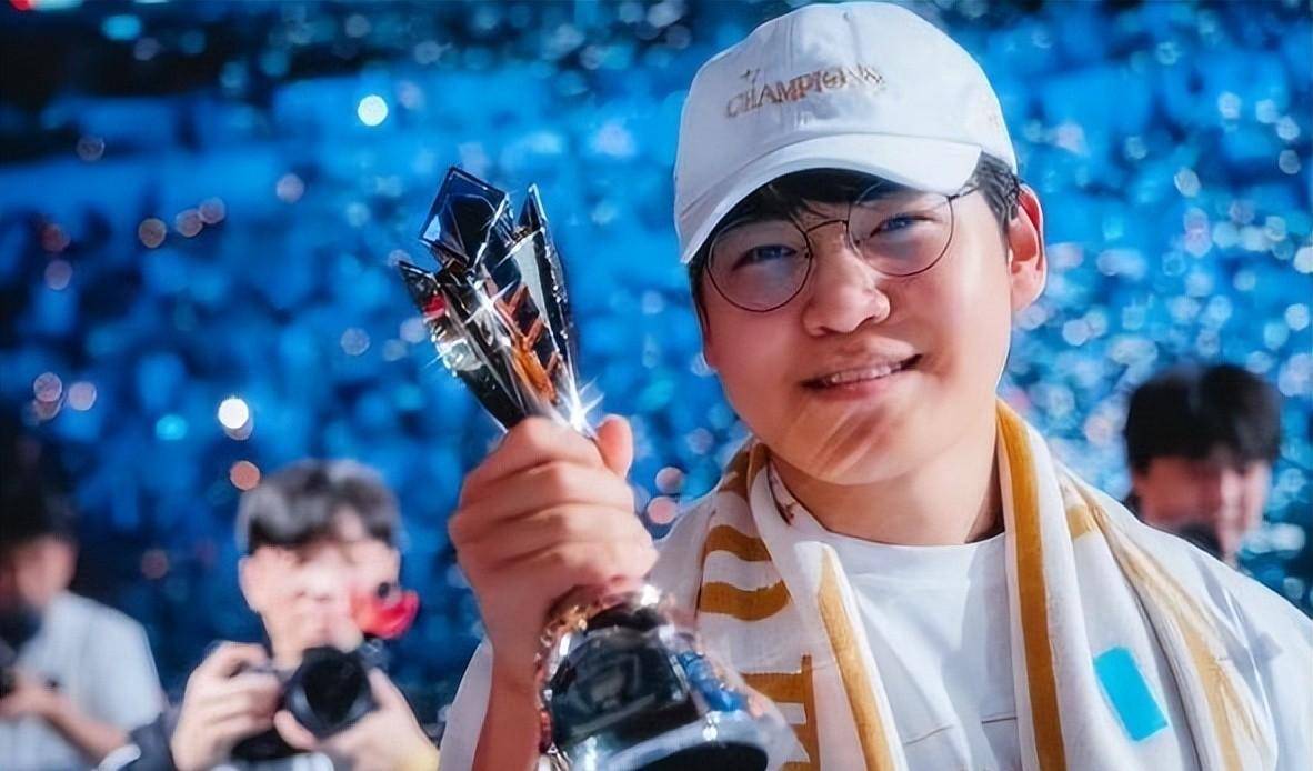 T1王朝基石动摇!FMVP射手Gumayusi离队,LPL迎来狙击Faker最佳时机